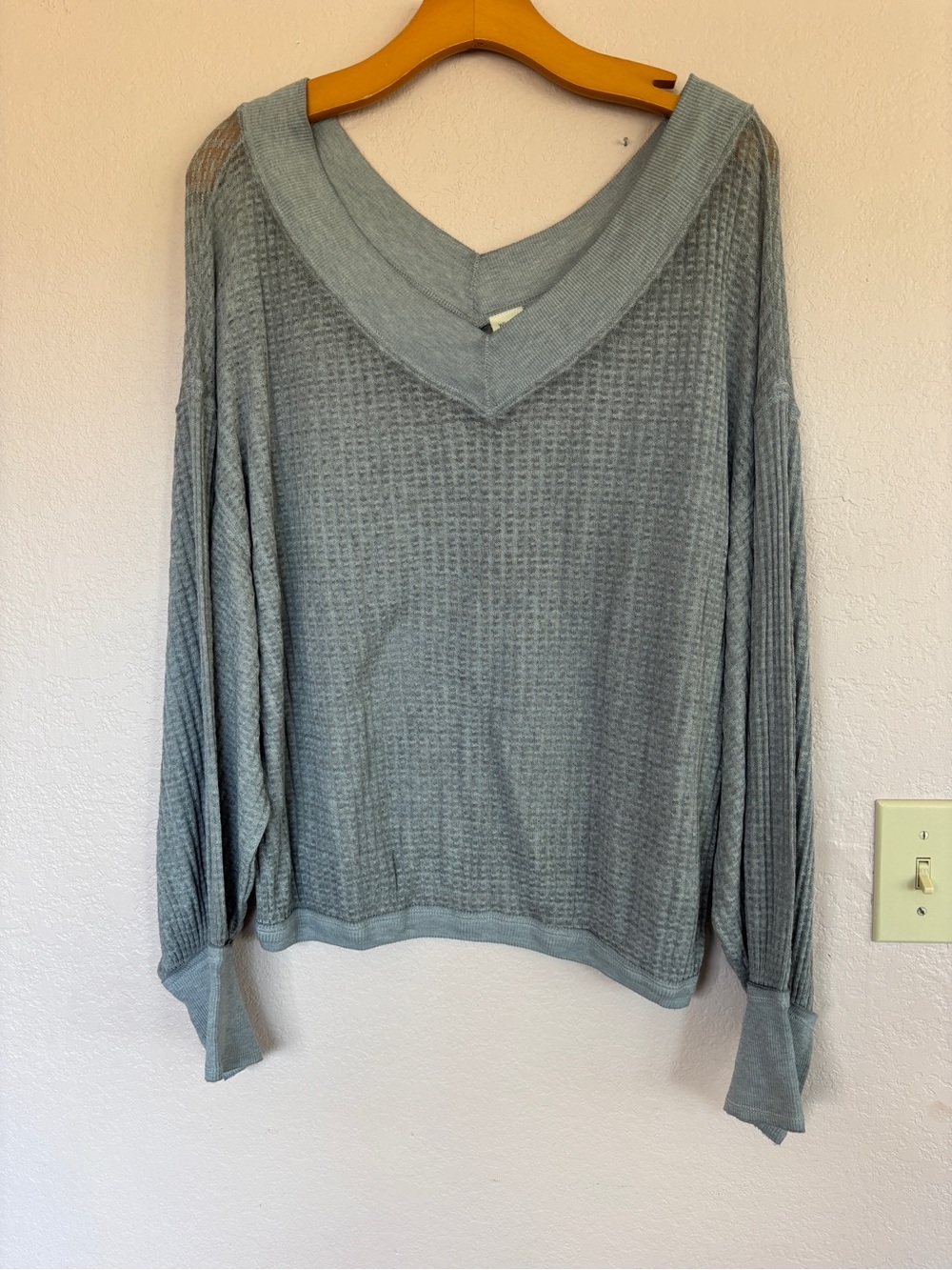 We The Free Soft Slate V-Neck Waffle Knit Sweater size M